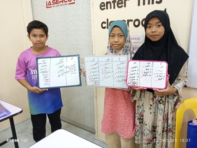Tuisyen Bahasa Arab - Pelajar menunjukkan hasil pembelajaran Bahasa Arab